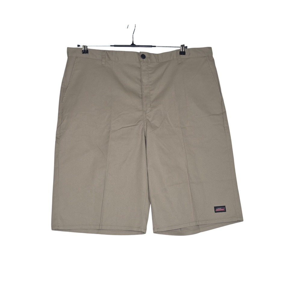 Genuine Dickies Flex Relaxed Fit Work Shorts M's 42 Khaki 13 Inseam GR630DS NEW